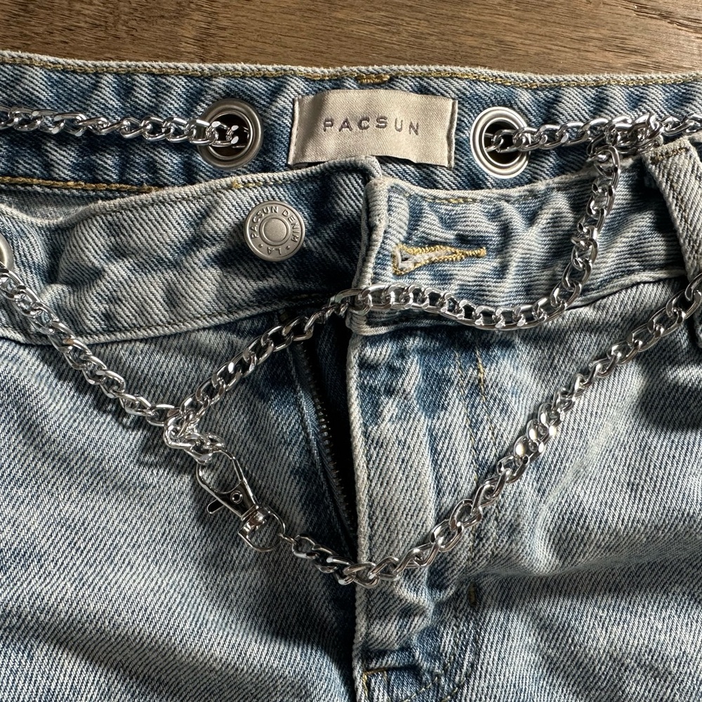 PacSun Light Wash Women Jeans with Chain Detail